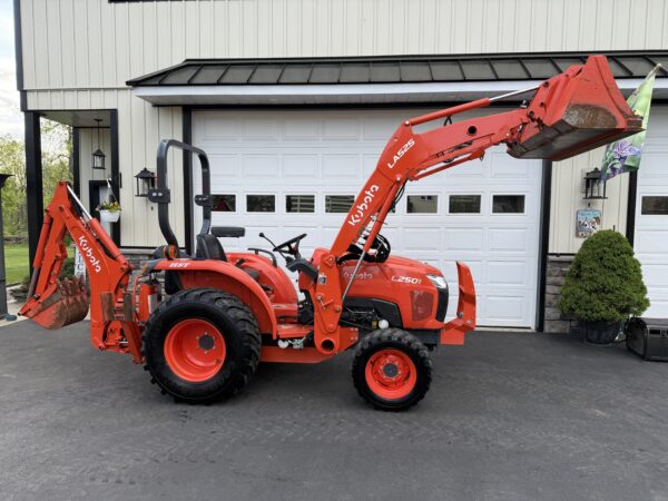 2023 Kubota L2501 Tractor Loader Backhoe - Image 34