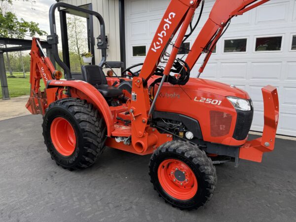 2023 Kubota L2501 Tractor Loader Backhoe - Image 35