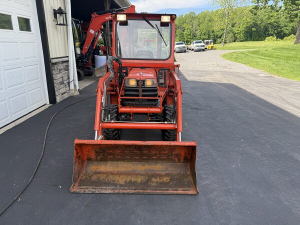 1999 Kubota B2400 Tractor Loader Cab - Image 5