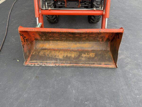 1999 Kubota B2400 Tractor Loader Cab - Image 6