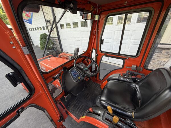 1999 Kubota B2400 Tractor Loader Cab - Image 10
