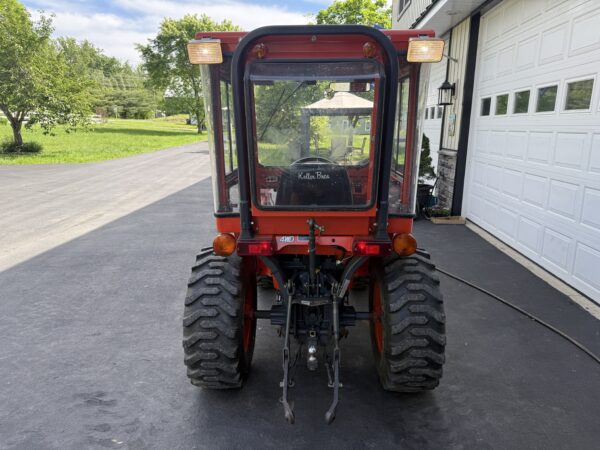 1999 Kubota B2400 Tractor Loader Cab - Image 13