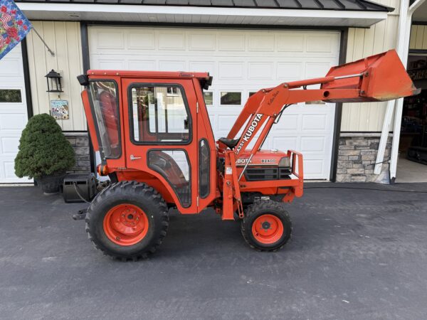 1999 Kubota B2400 Tractor Loader Cab - Image 19