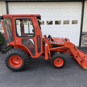 1999 Kubota B2400 Tractor Loader Cab