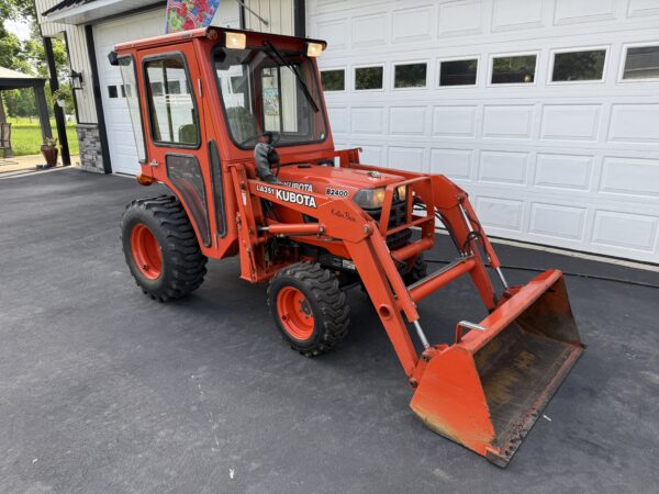 1999 Kubota B2400 Tractor Loader Cab - Image 23