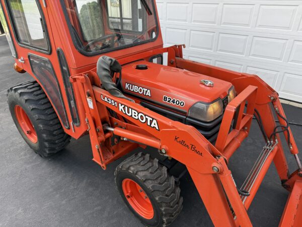 1999 Kubota B2400 Tractor Loader Cab - Image 24