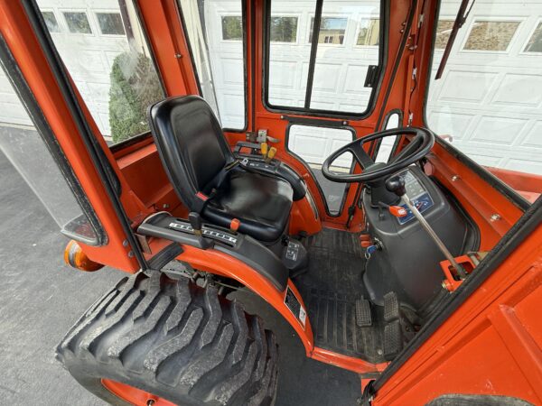 1999 Kubota B2400 Tractor Loader Cab - Image 25