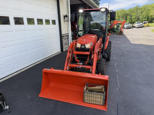 2022 Kubota LX3310 Tractor Loader Cab - Image 4