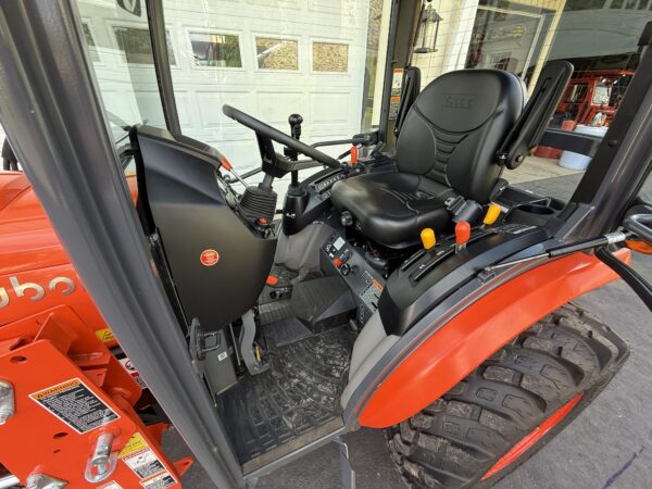 2022 Kubota LX3310 Tractor Loader Cab - Image 7