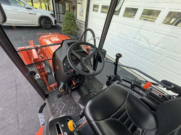 2022 Kubota LX3310 Tractor Loader Cab - Image 8