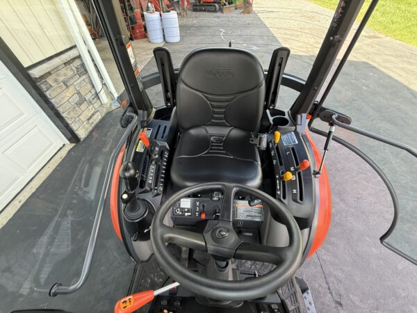 2022 Kubota LX3310 Tractor Loader Cab - Image 9