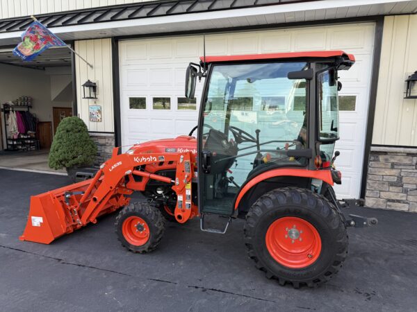 2022 Kubota LX3310 Tractor Loader Cab - Image 10