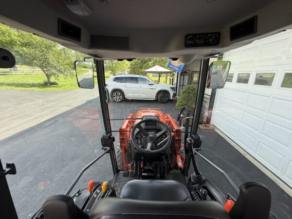 2022 Kubota LX3310 Tractor Loader Cab - Image 13