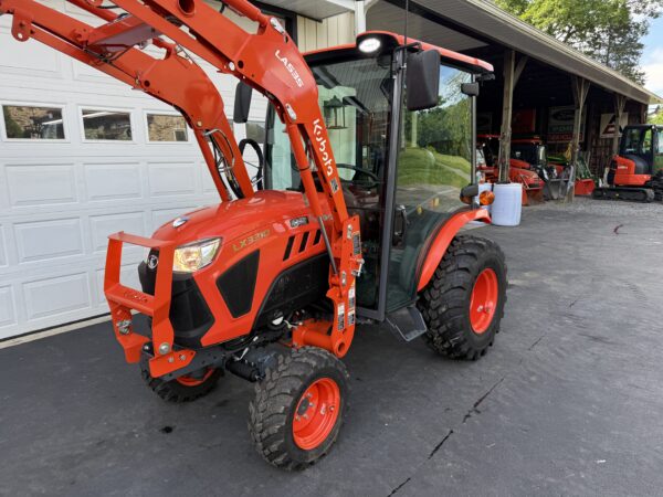 2022 Kubota LX3310 Tractor Loader Cab - Image 16