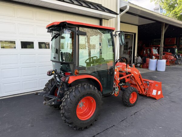 2022 Kubota LX3310 Tractor Loader Cab - Image 23