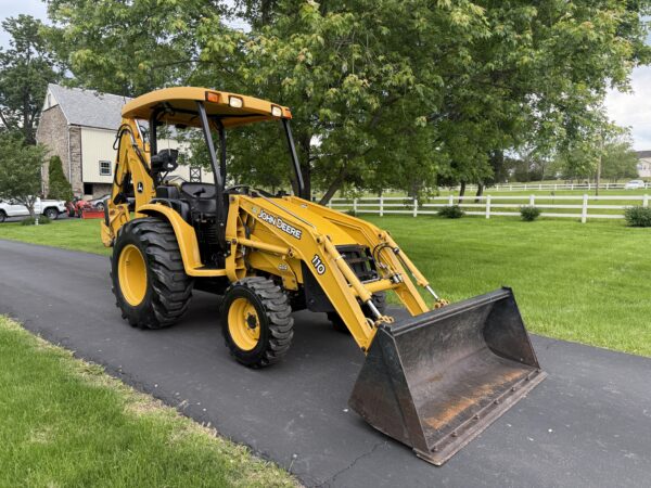 2006 John Deere 110 Tractor Loader Backhoe - Image 4