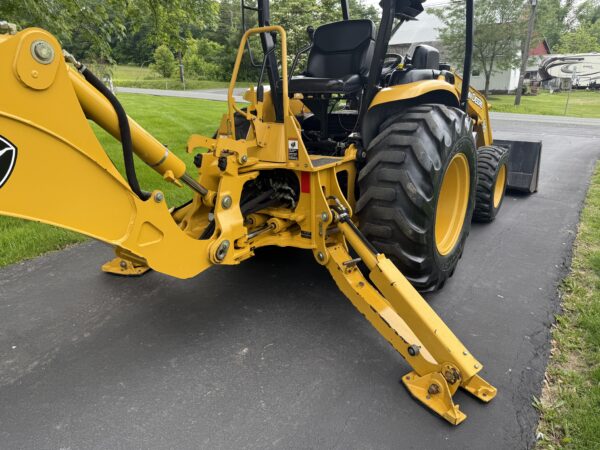 2006 John Deere 110 Tractor Loader Backhoe - Image 16