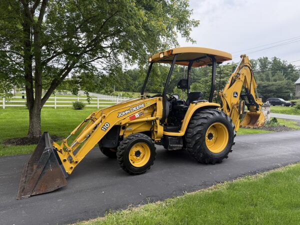 2006 John Deere 110 Tractor Loader Backhoe - Image 31