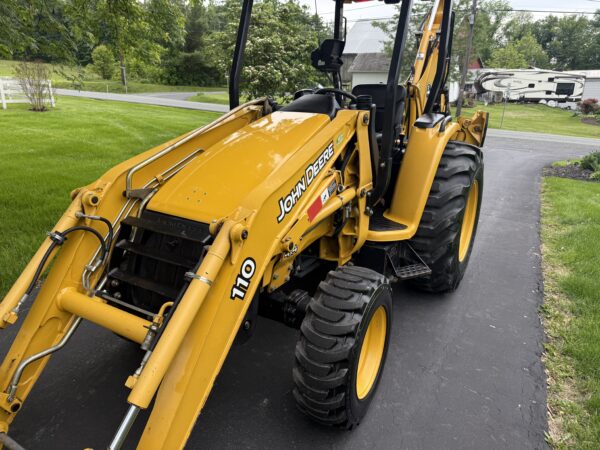 2006 John Deere 110 Tractor Loader Backhoe - Image 33