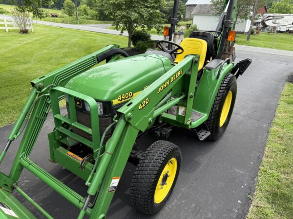 2000 John Deere 4400 Tractor Loader Backhoe - Image 24