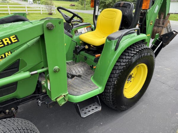 2000 John Deere 4400 Tractor Loader Backhoe - Image 25