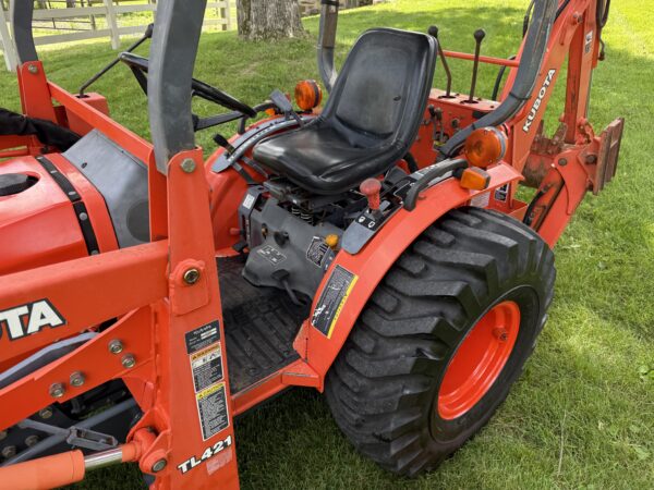 2005 Kubota B21 Commercial Tractor Loader Backhoe - Image 9