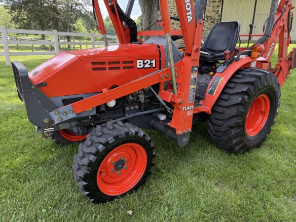 2005 Kubota B21 Commercial Tractor Loader Backhoe - Image 14