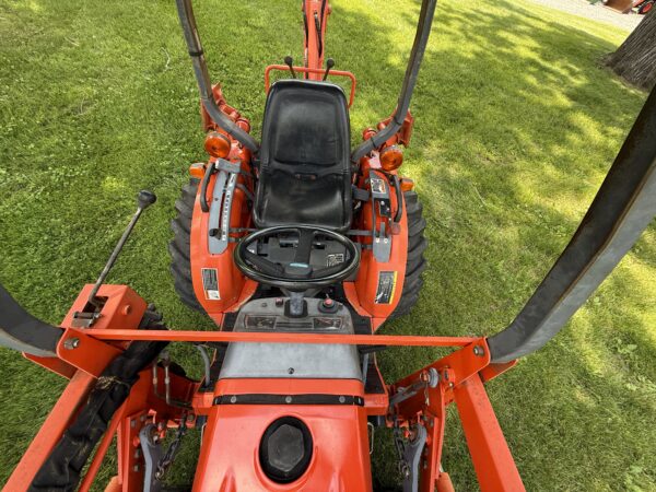 2005 Kubota B21 Commercial Tractor Loader Backhoe - Image 15
