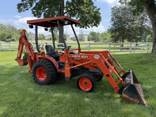 2005 Kubota B21 Commercial Tractor Loader Backhoe - Image 17