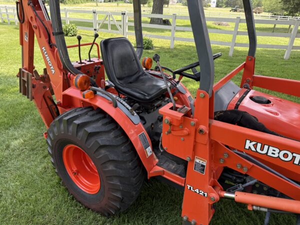 2005 Kubota B21 Commercial Tractor Loader Backhoe - Image 19
