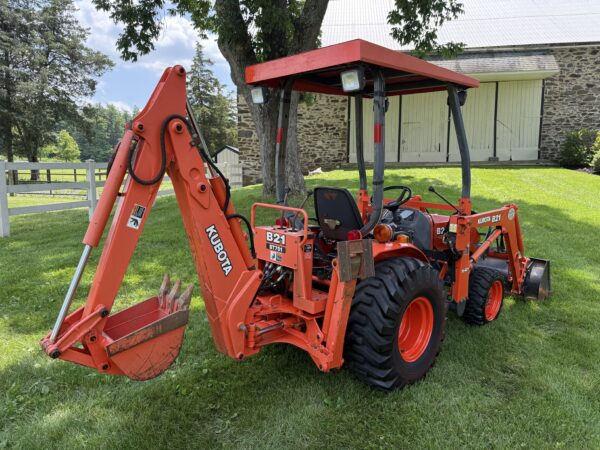 2005 Kubota B21 Commercial Tractor Loader Backhoe - Image 20