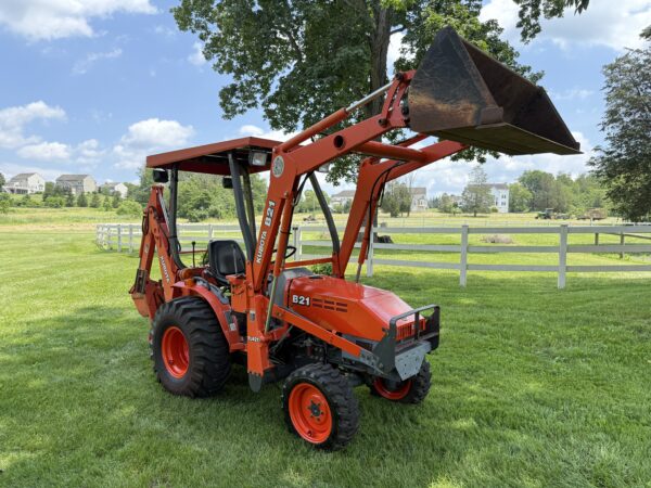 2005 Kubota B21 Commercial Tractor Loader Backhoe - Image 22