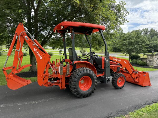 2023 Kubota B26 Tractor Loader Backhoe - Image 4