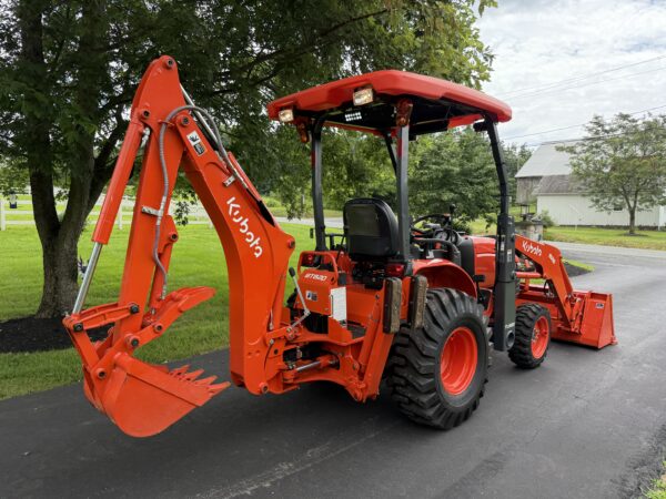 2023 Kubota B26 Tractor Loader Backhoe - Image 5