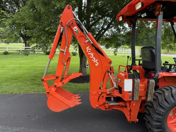 2023 Kubota B26 Tractor Loader Backhoe - Image 6