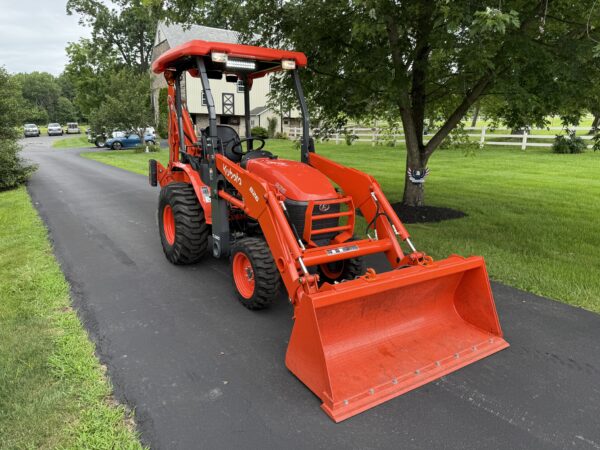 2023 Kubota B26 Tractor Loader Backhoe - Image 8