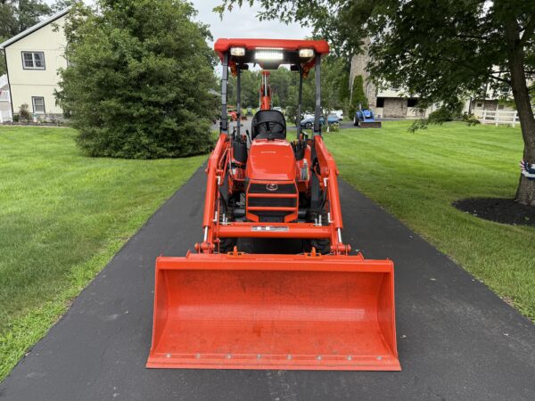 2023 Kubota B26 Tractor Loader Backhoe - Image 9