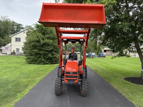 2023 Kubota B26 Tractor Loader Backhoe - Image 16