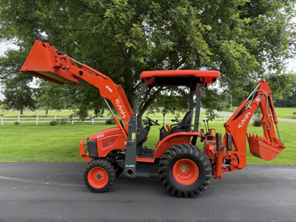 2023 Kubota B26 Tractor Loader Backhoe - Image 25