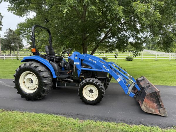 2002 New Holland TC45D Tractor Loader - Image 2