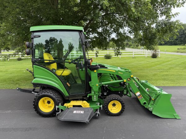 2022 John Deere 1025R Tractor Cab Loader Mower