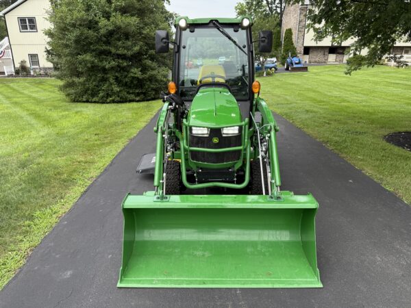 2022 John Deere 1025R Tractor Cab Loader Mower - Image 5