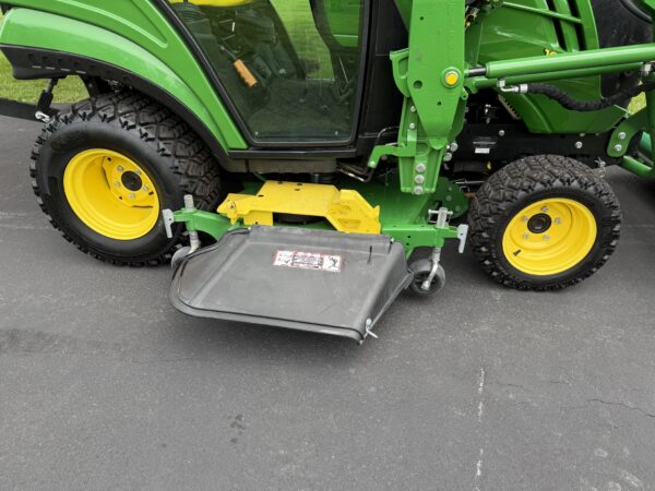2022 John Deere 1025R Tractor Cab Loader Mower - Image 8
