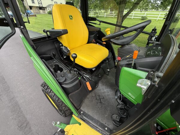 2022 John Deere 1025R Tractor Cab Loader Mower - Image 9
