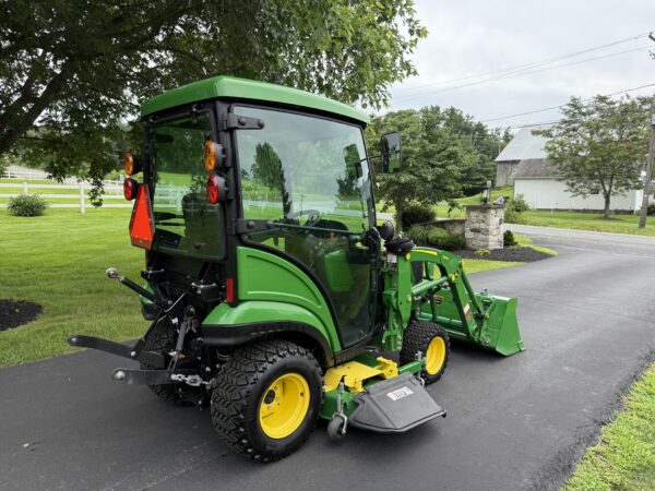 2022 John Deere 1025R Tractor Cab Loader Mower - Image 10