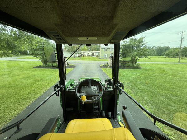 2022 John Deere 1025R Tractor Cab Loader Mower - Image 11