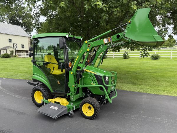 2022 John Deere 1025R Tractor Cab Loader Mower - Image 14