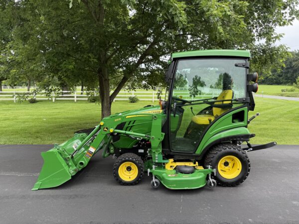2022 John Deere 1025R Tractor Cab Loader Mower - Image 15