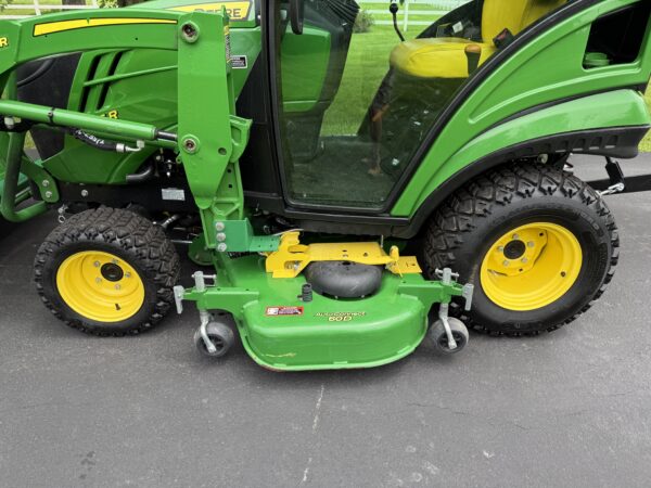 2022 John Deere 1025R Tractor Cab Loader Mower - Image 19