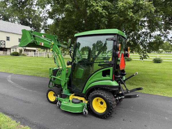 2022 John Deere 1025R Tractor Cab Loader Mower - Image 22